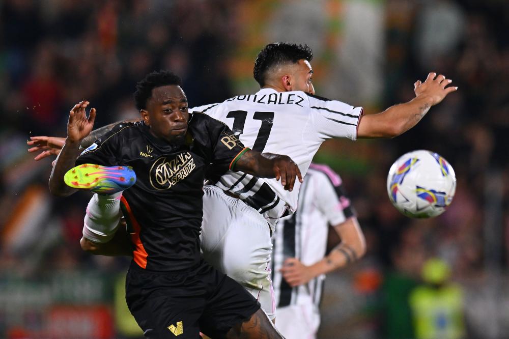 自由人聘请克里斯·德马科担任教练时，曾征求库里对他的评价