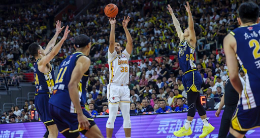 利物浦全力留住科纳特，格伊可能被取代，科纳特状态下滑，但球队仍视其为关键球员。