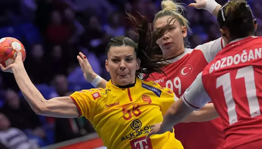 边锋突破一条龙，全场沸腾