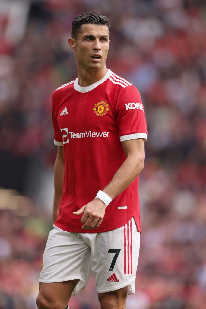 曼联考虑签下巴莱巴，期待填补中场空缺，暂无戈麦斯交易计划。